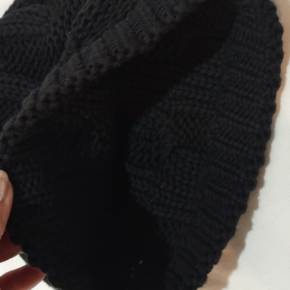 Burton Women's Black Cable Knit Beanie With Buttons Winter Ski - Picture 13 of 14